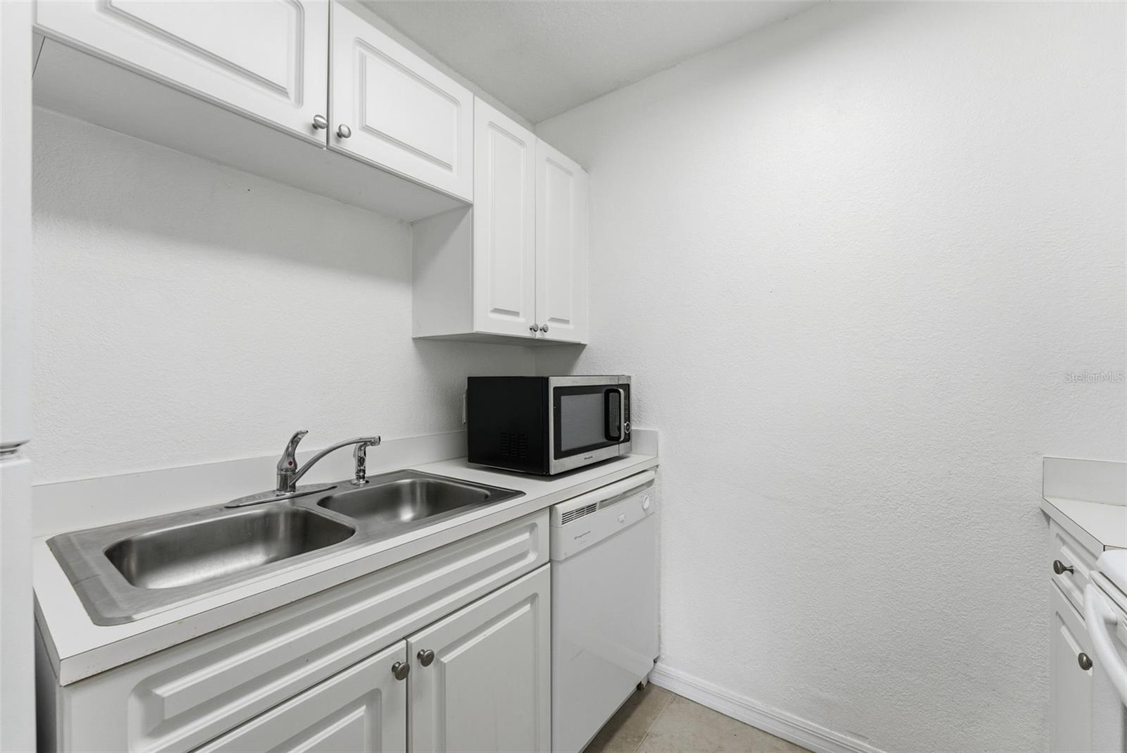 WHISPERING OAKS - Residential