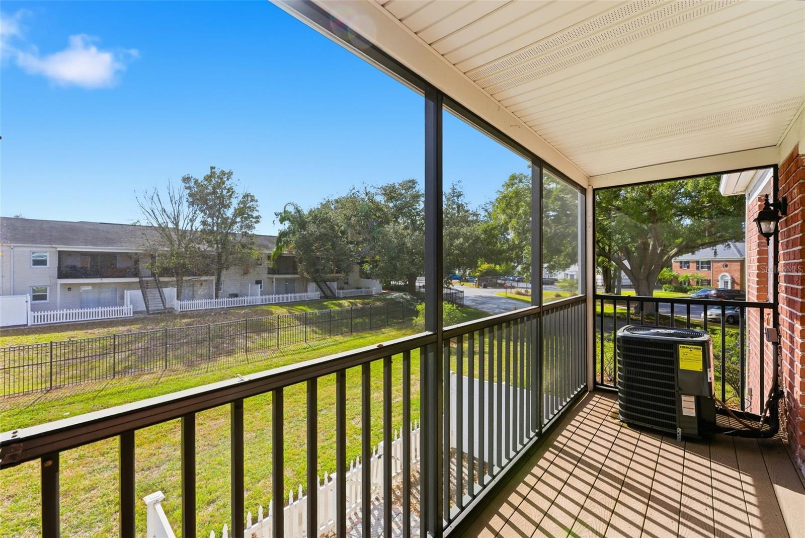 WHISPERING OAKS - Residential