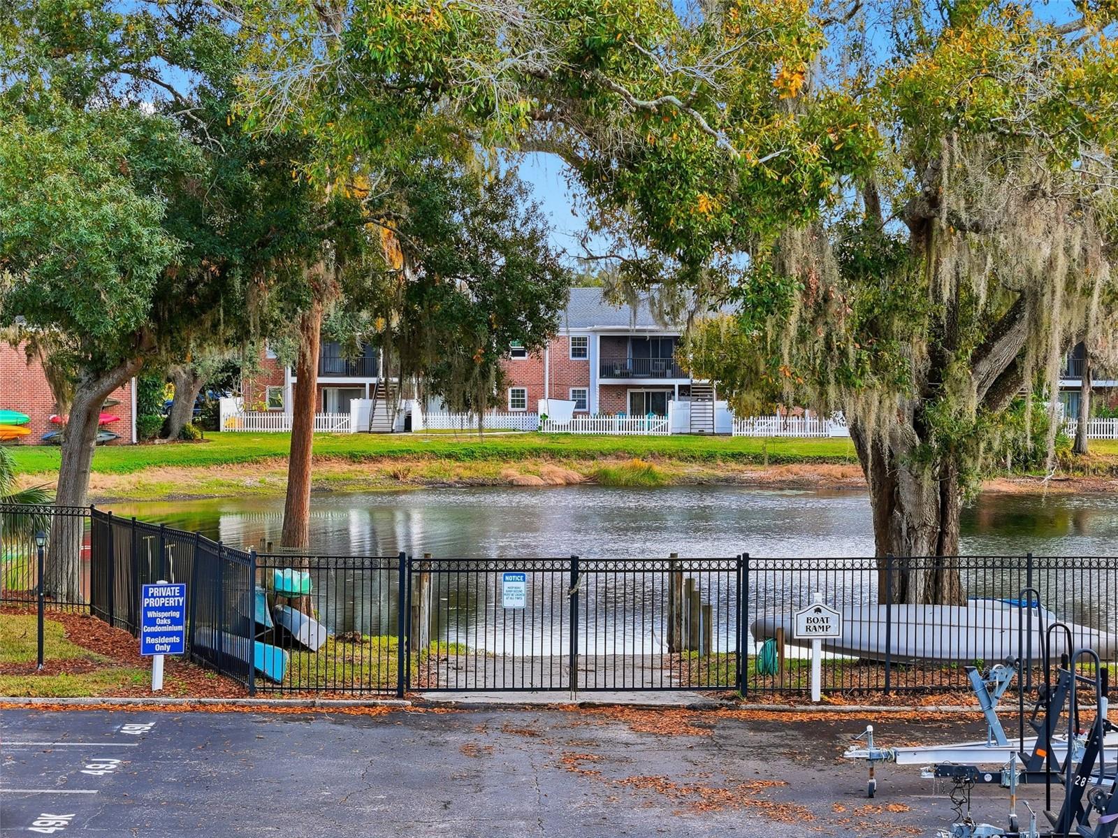 WHISPERING OAKS - Residential