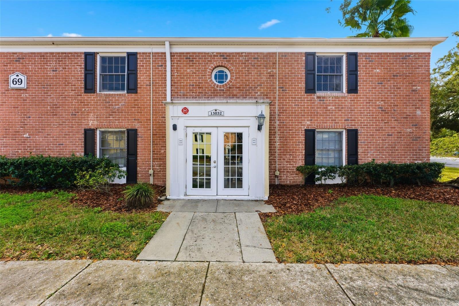 WHISPERING OAKS - Residential