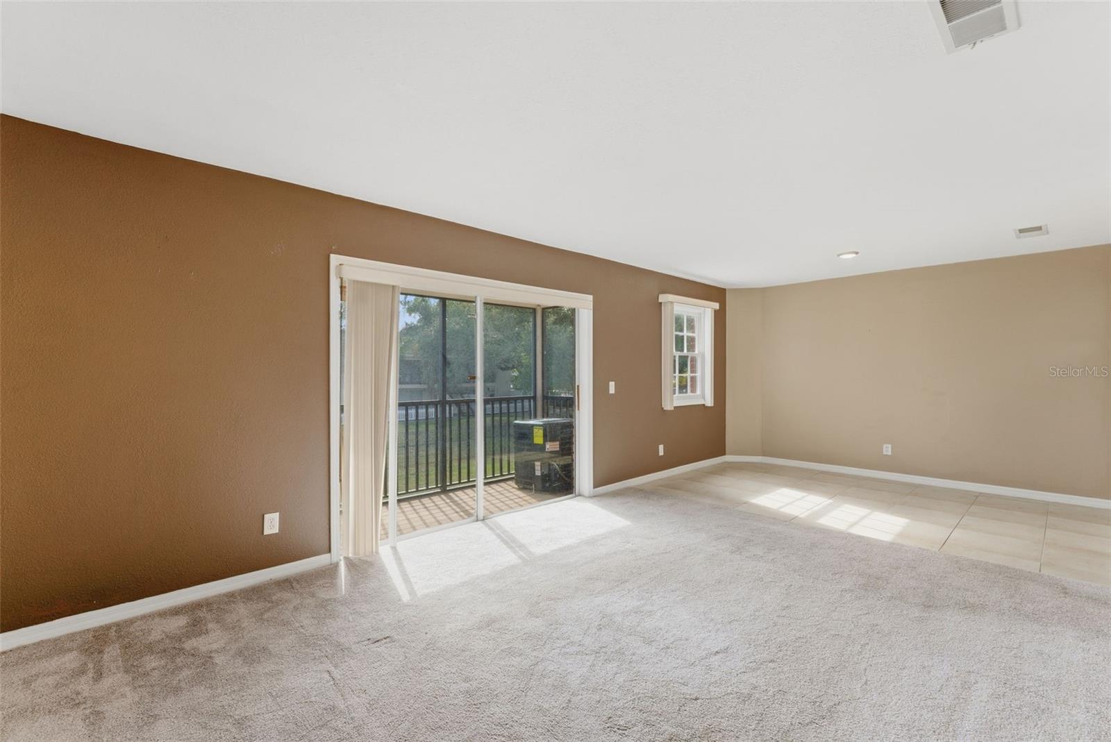 WHISPERING OAKS - Residential