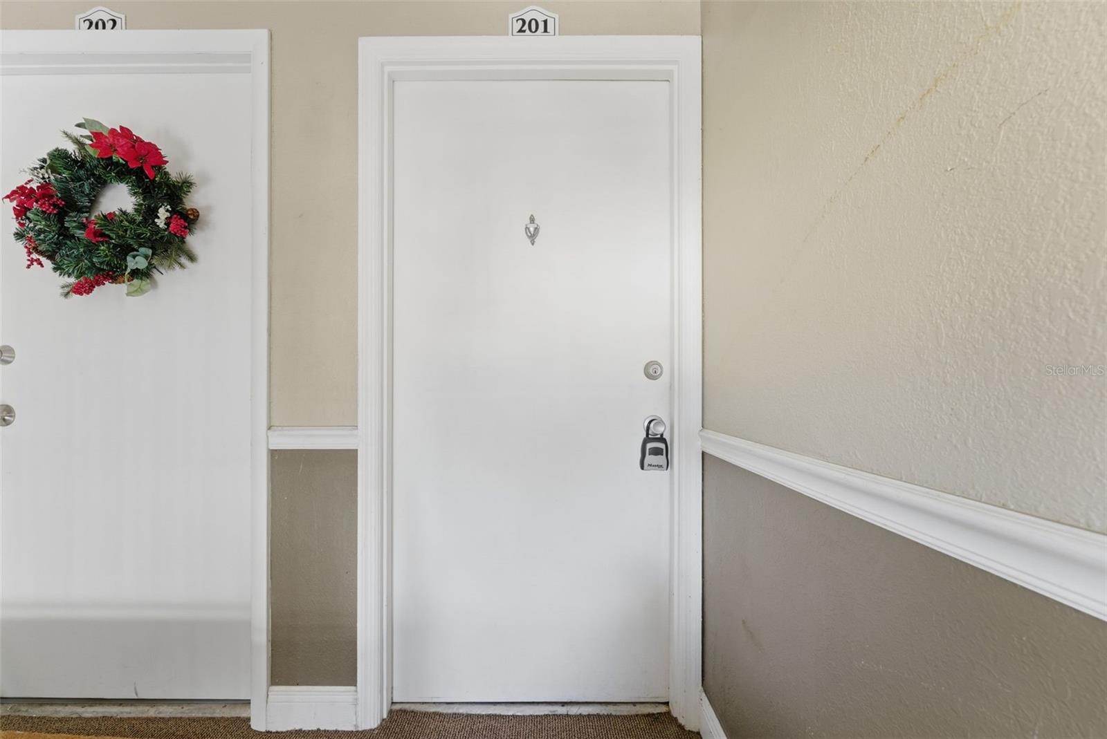 WHISPERING OAKS - Residential