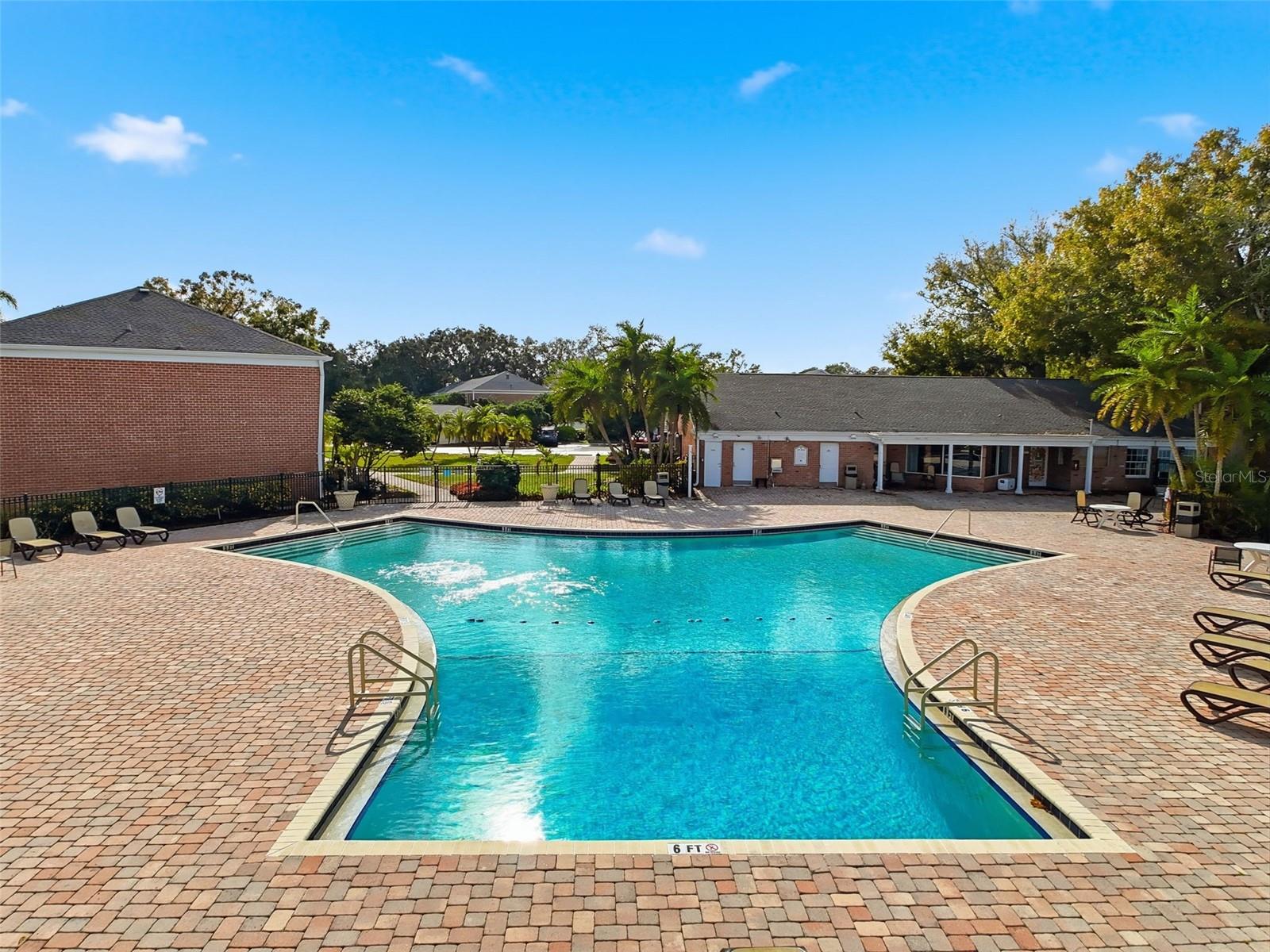 WHISPERING OAKS - Residential