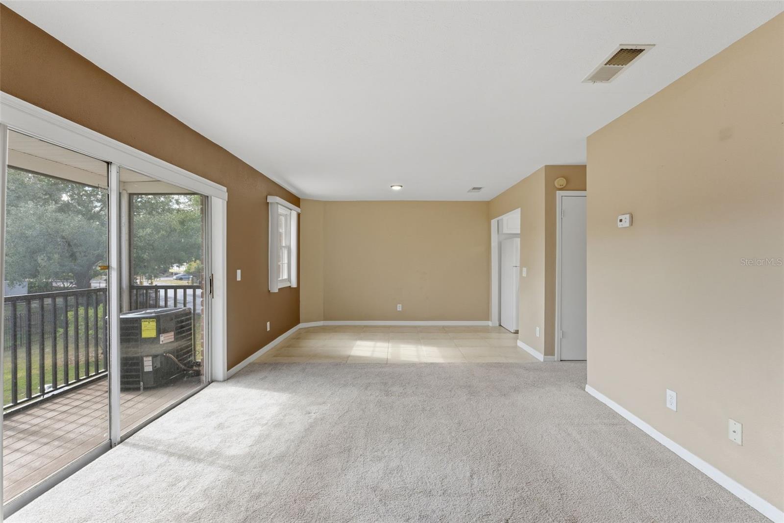 WHISPERING OAKS - Residential