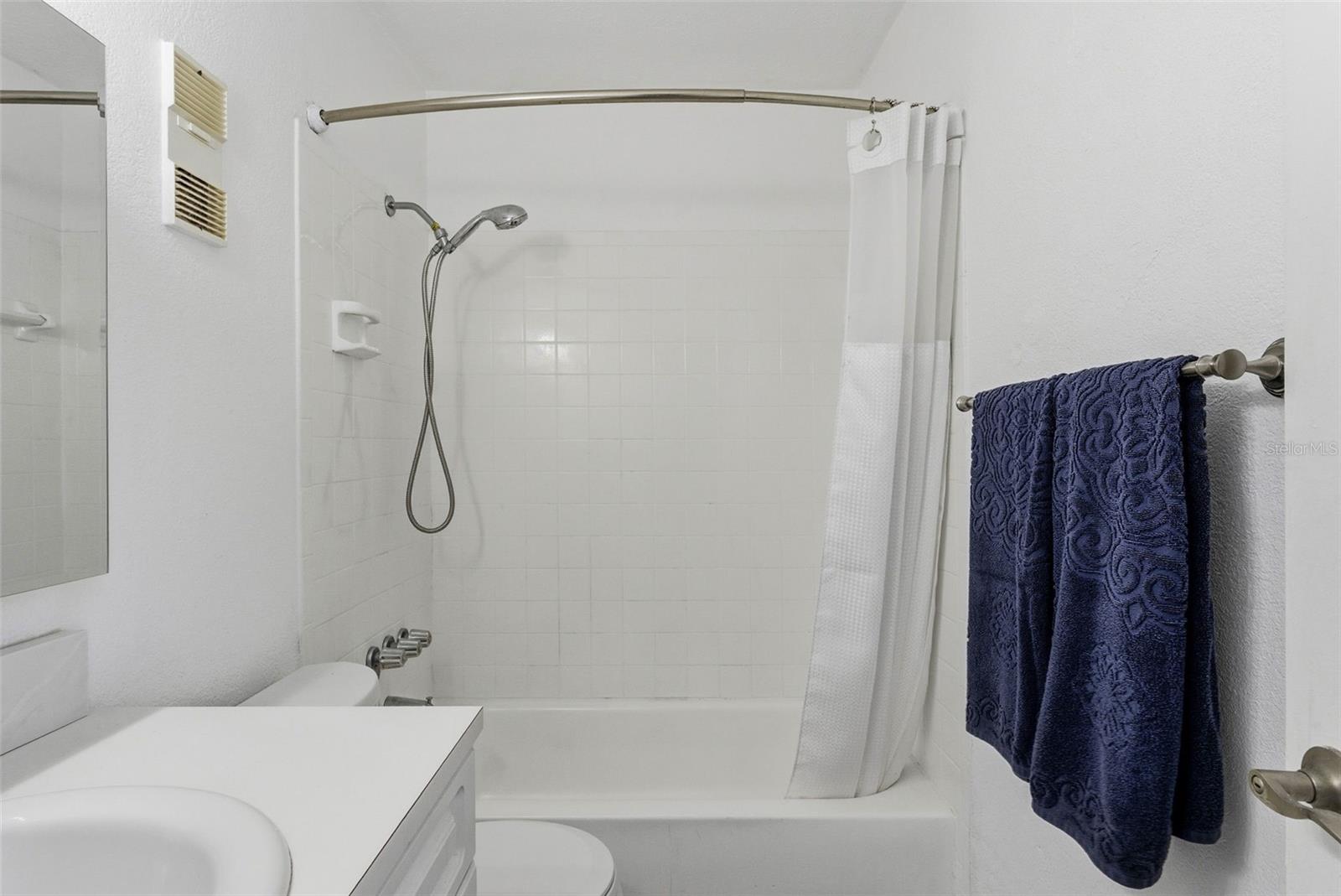 WHISPERING OAKS - Residential