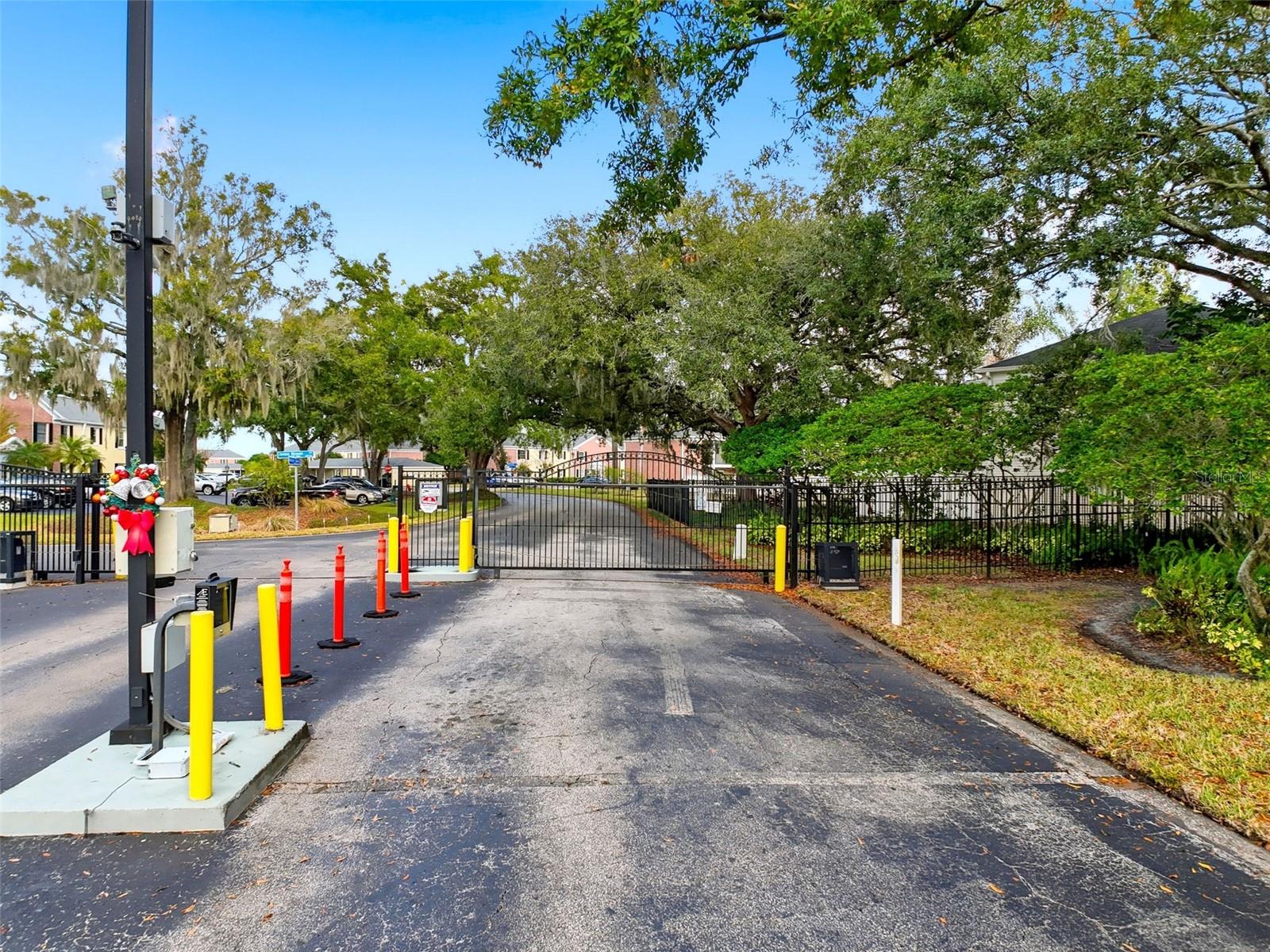 WHISPERING OAKS - Residential