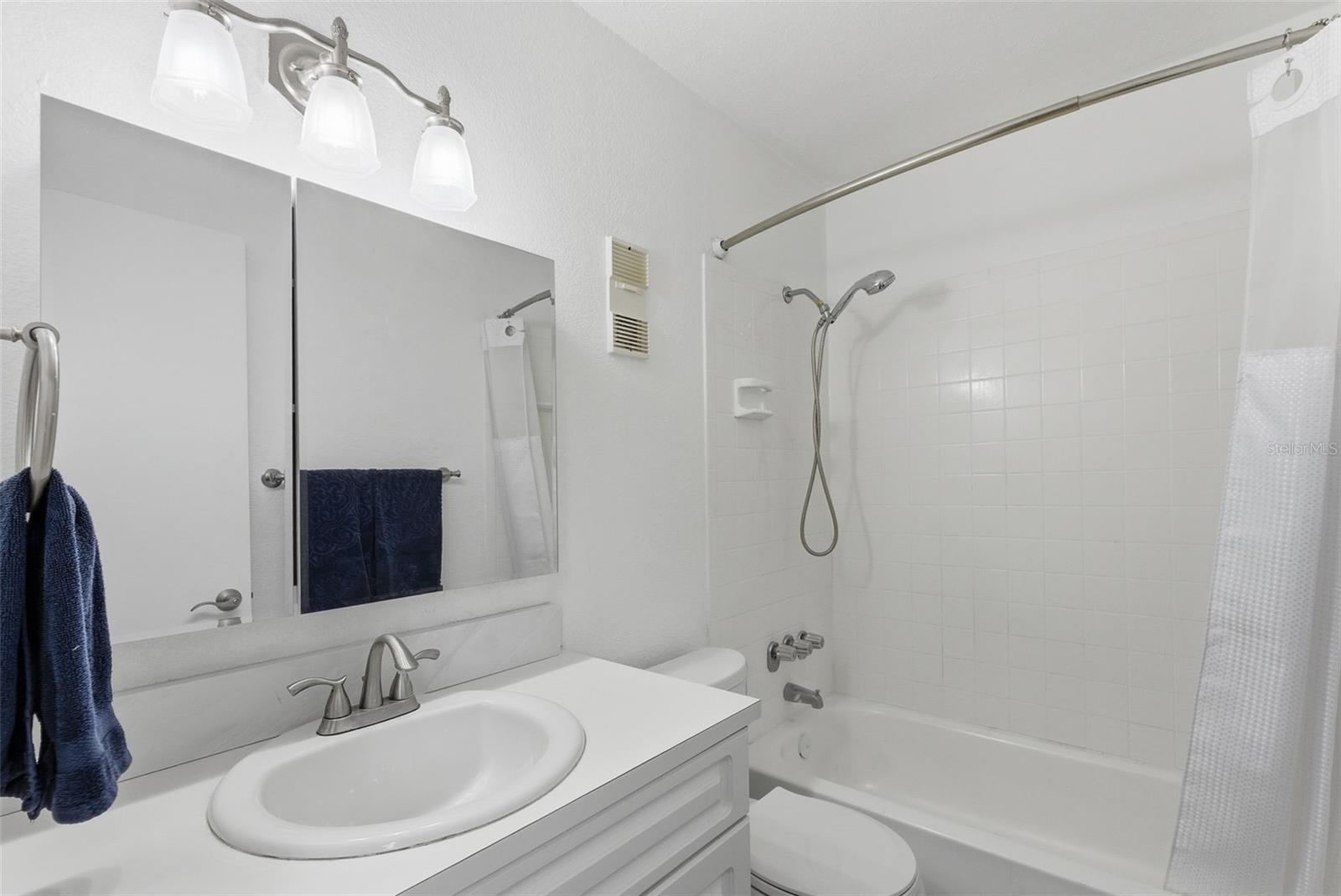 WHISPERING OAKS - Residential