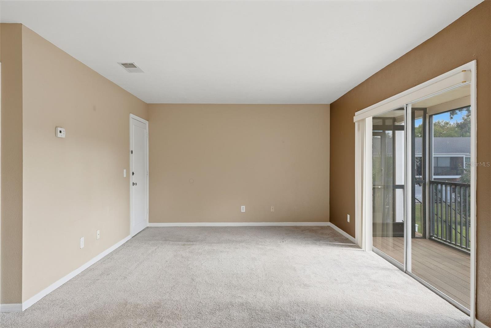 WHISPERING OAKS - Residential