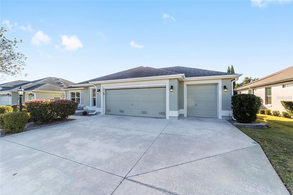 Photo of 926 Long Leaf Lane, The Villages, FL 32163 (MLS # G5105619)