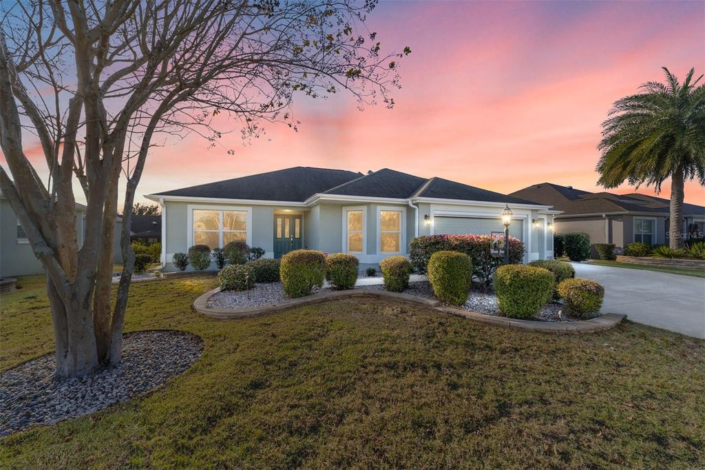 Photo of 926 Long Leaf Lane, The Villages, FL 32163 (MLS # G5105619)