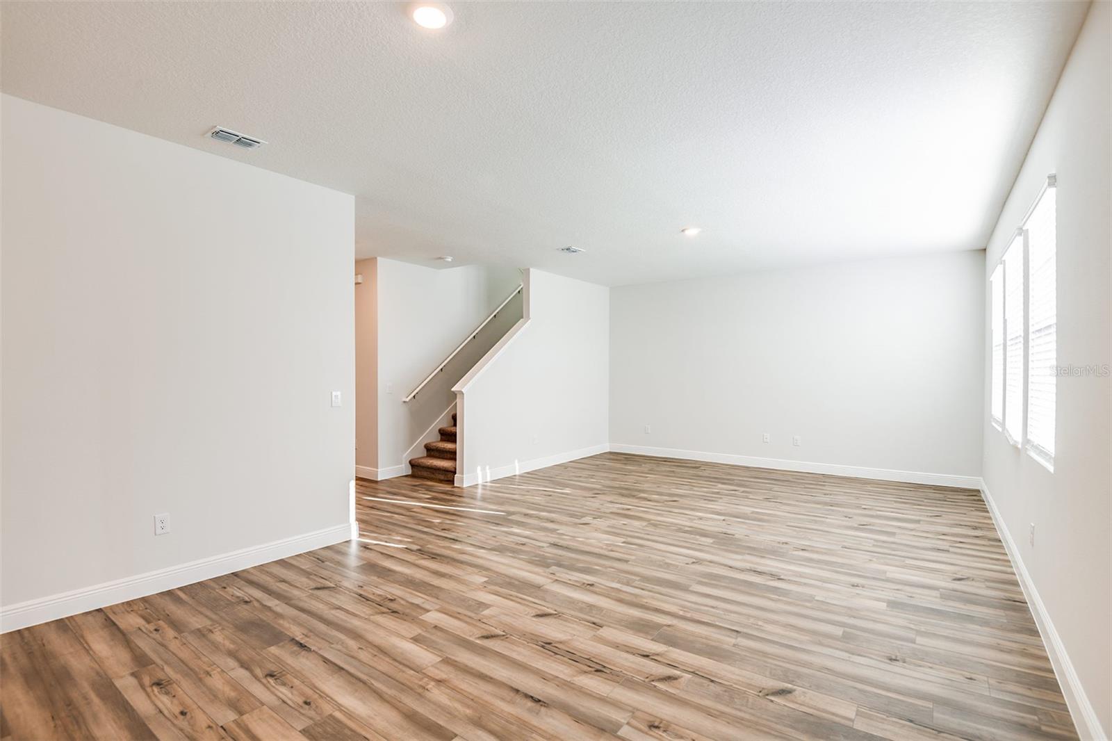 PASADENA WOODS - Residential