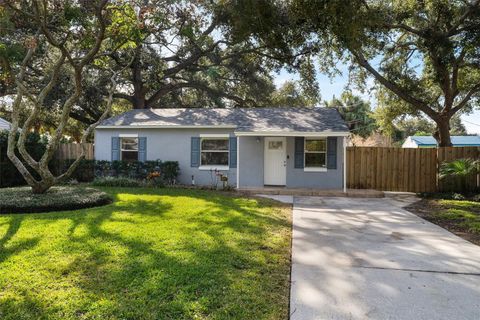 Photo of 4722 W Wallcraft Avenue, Tampa, FL 33611 (MLS # TB8473416)