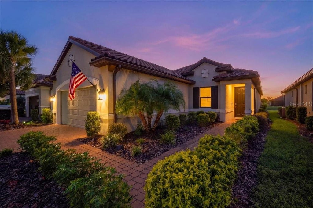 Photo of 4725 Crestpoint Way, Palmetto, FL 34221 (MLS # A4709438)