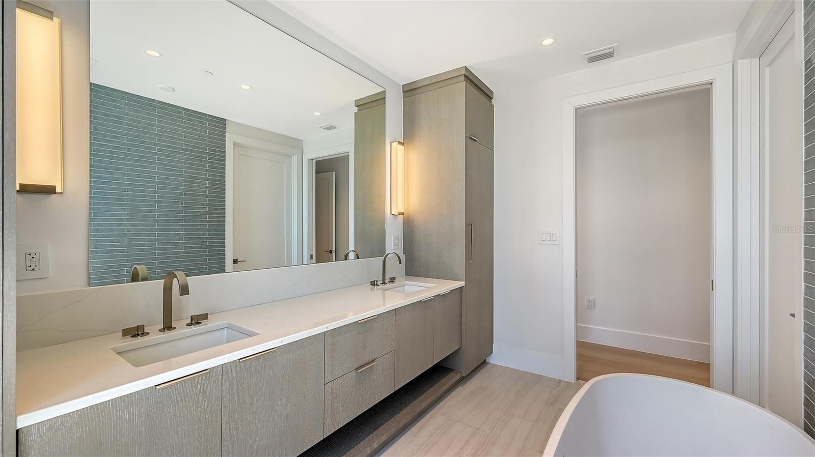 PENINSULA SARASOTA - Residential