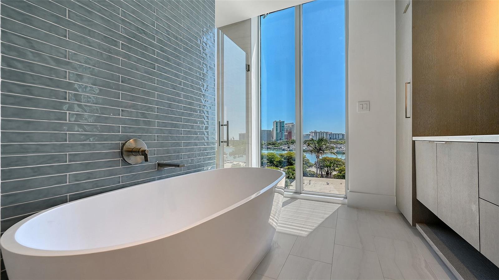 PENINSULA SARASOTA - Residential