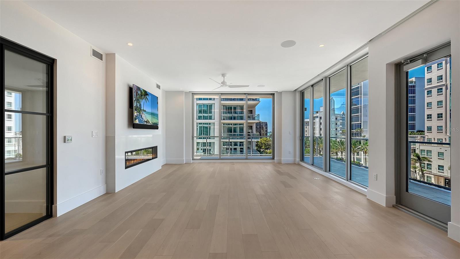 PENINSULA SARASOTA - Residential