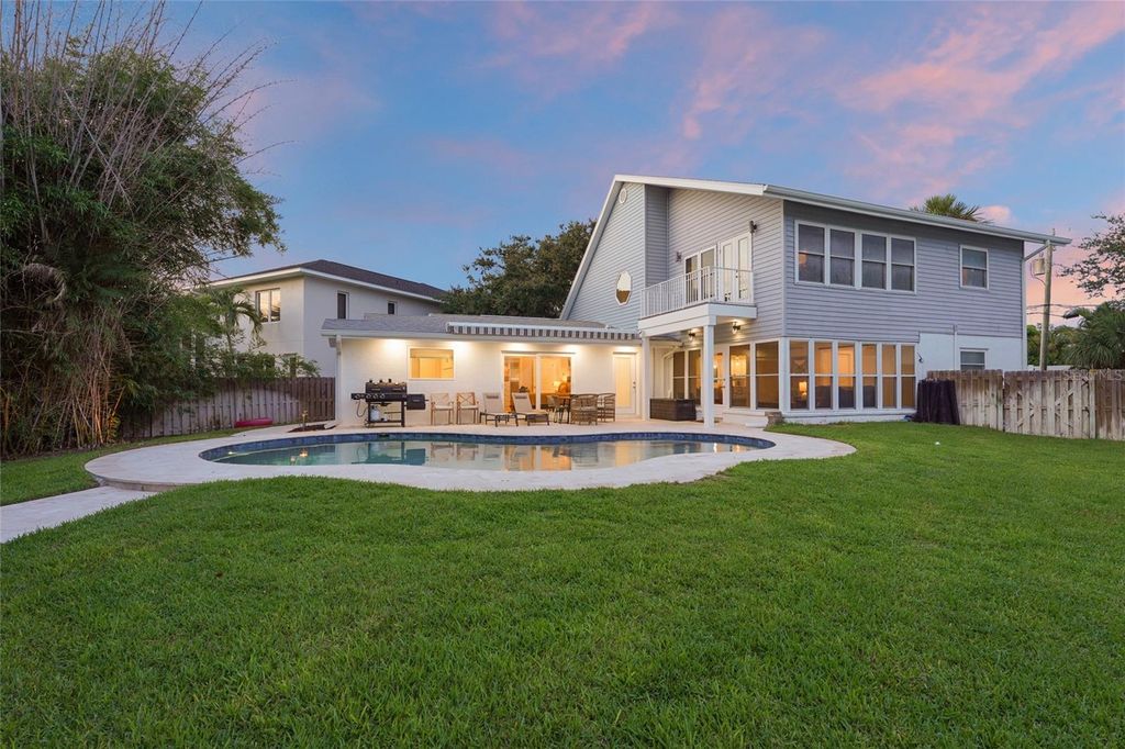 Photo of 430 Island Circle, Sarasota, FL 34242 (MLS # A4660296)