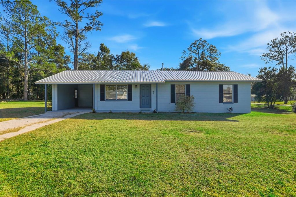 Photo of 1103 NE 4th Avenue, Williston, FL 32696 (MLS # GC537051)