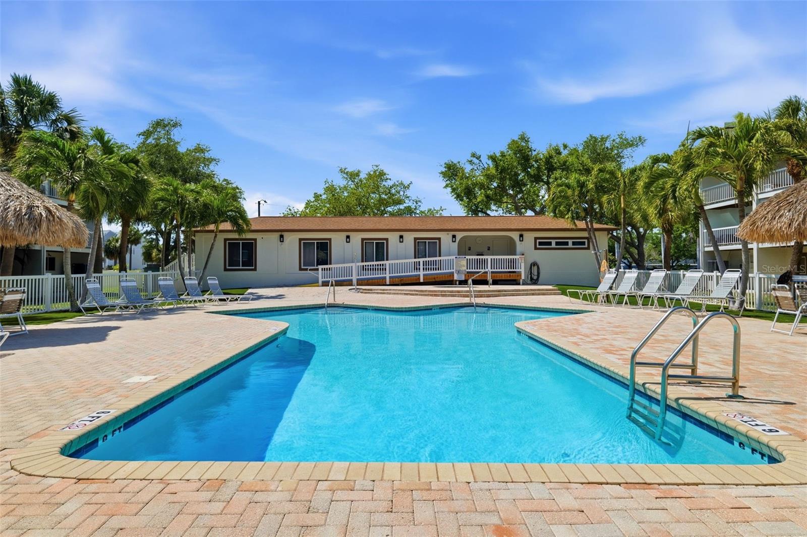 PALMS OF TIERRA - Residential