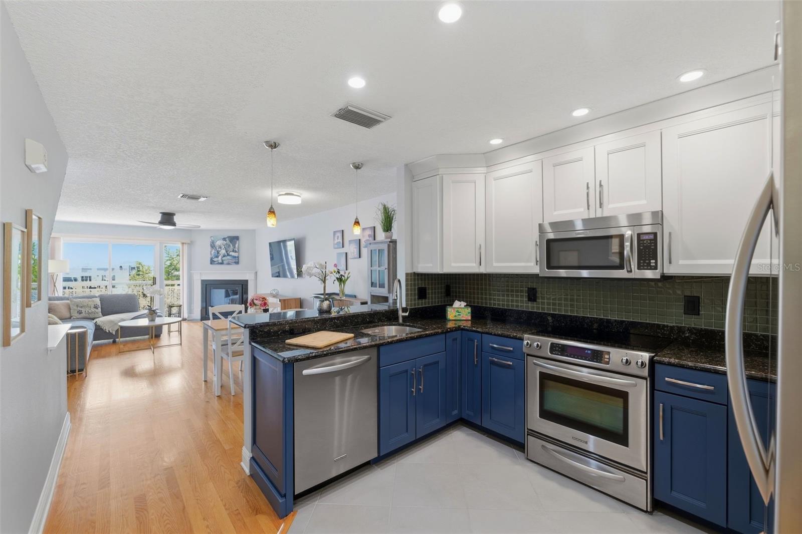 PALMS OF TIERRA - Residential
