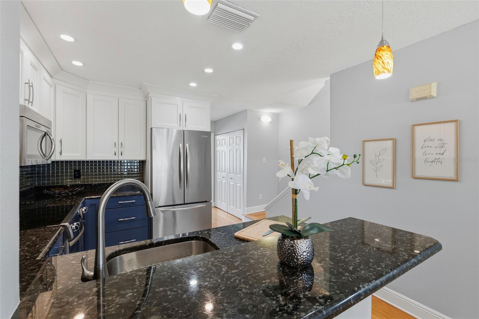 PALMS OF TIERRA - Residential