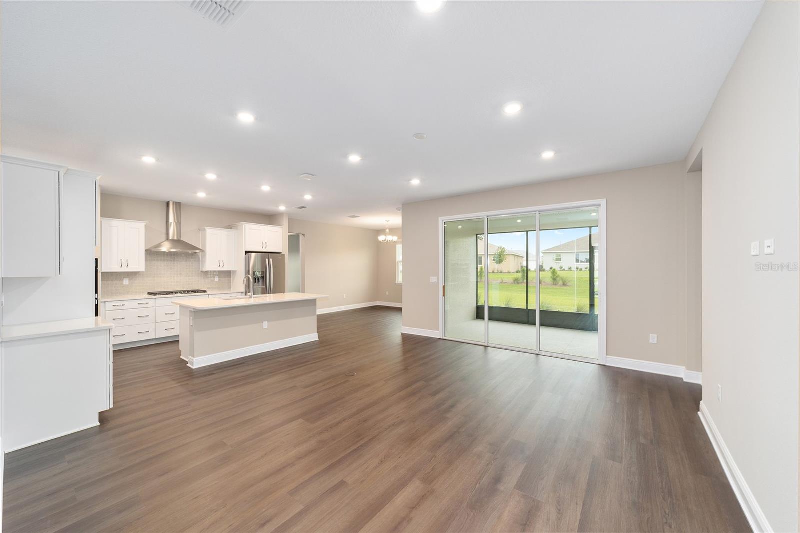 ON TOP OF THE WORLD - Residential