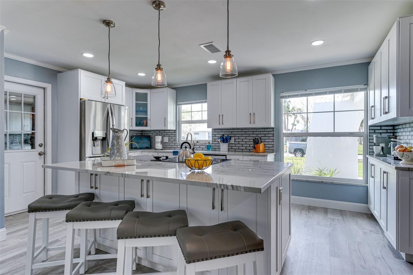 6993 EASTON COURT