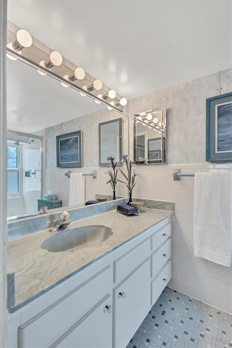 HORIZONS WEST - Residential