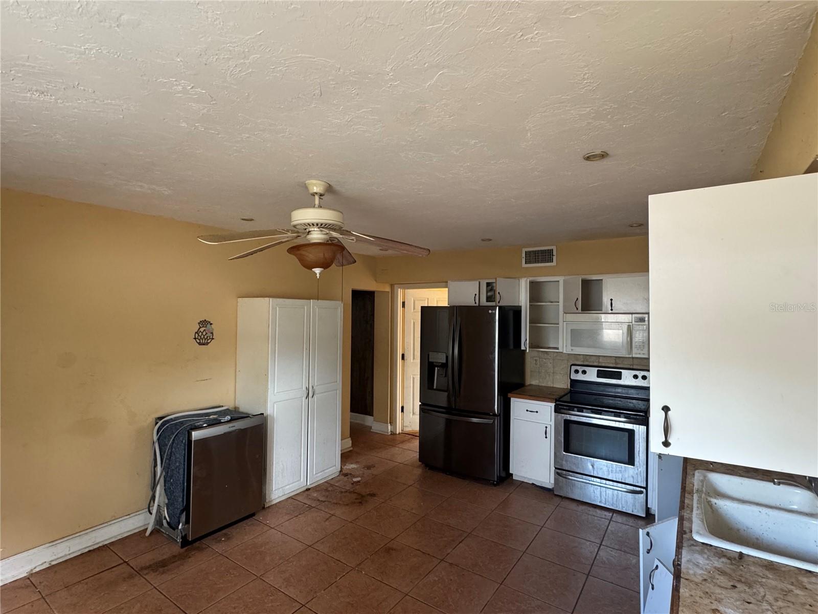 224 W CORNELIUS CIRCLE