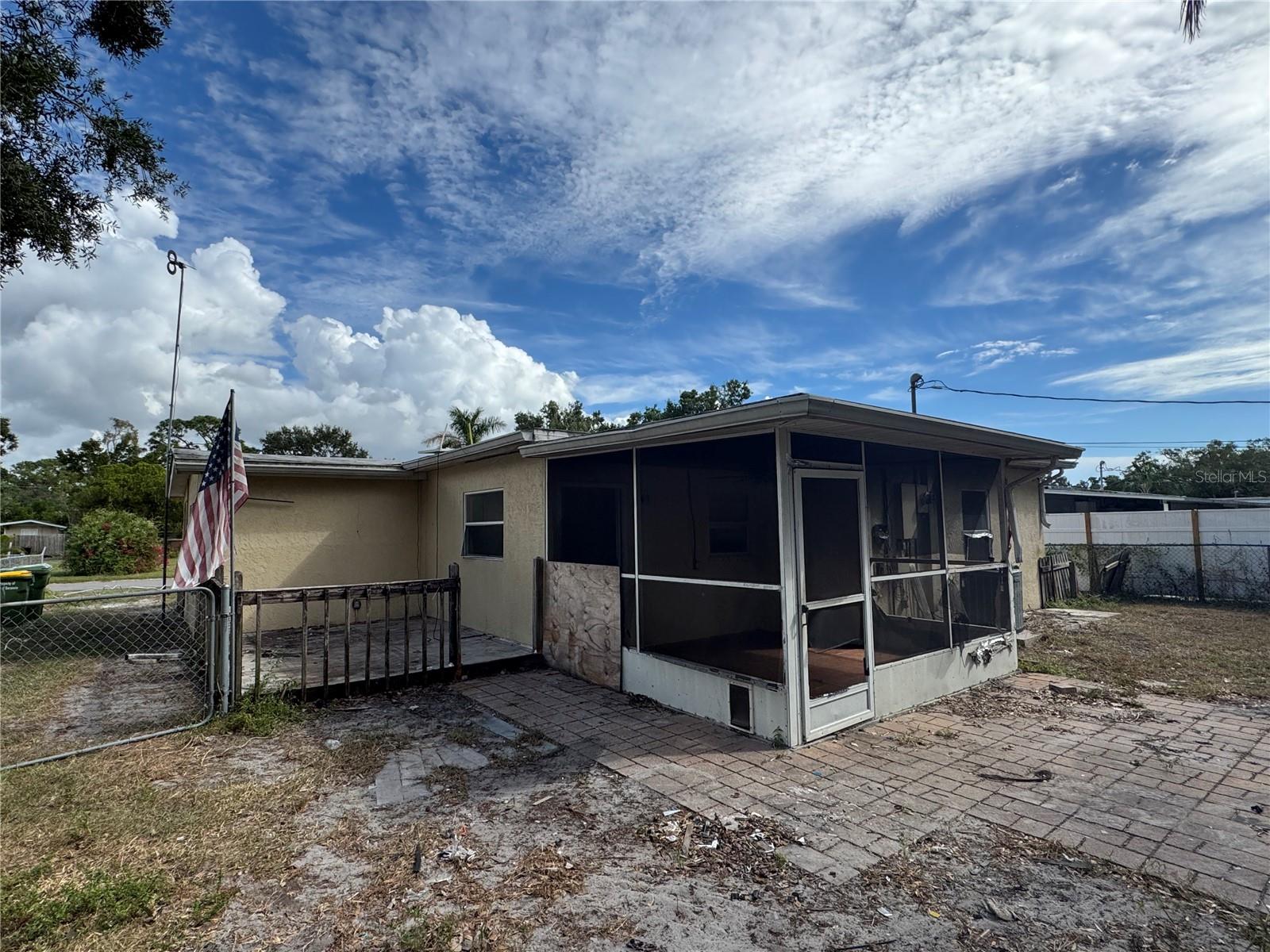 224 W CORNELIUS CIRCLE