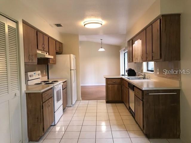 BOULDER HILL - Residential Lease