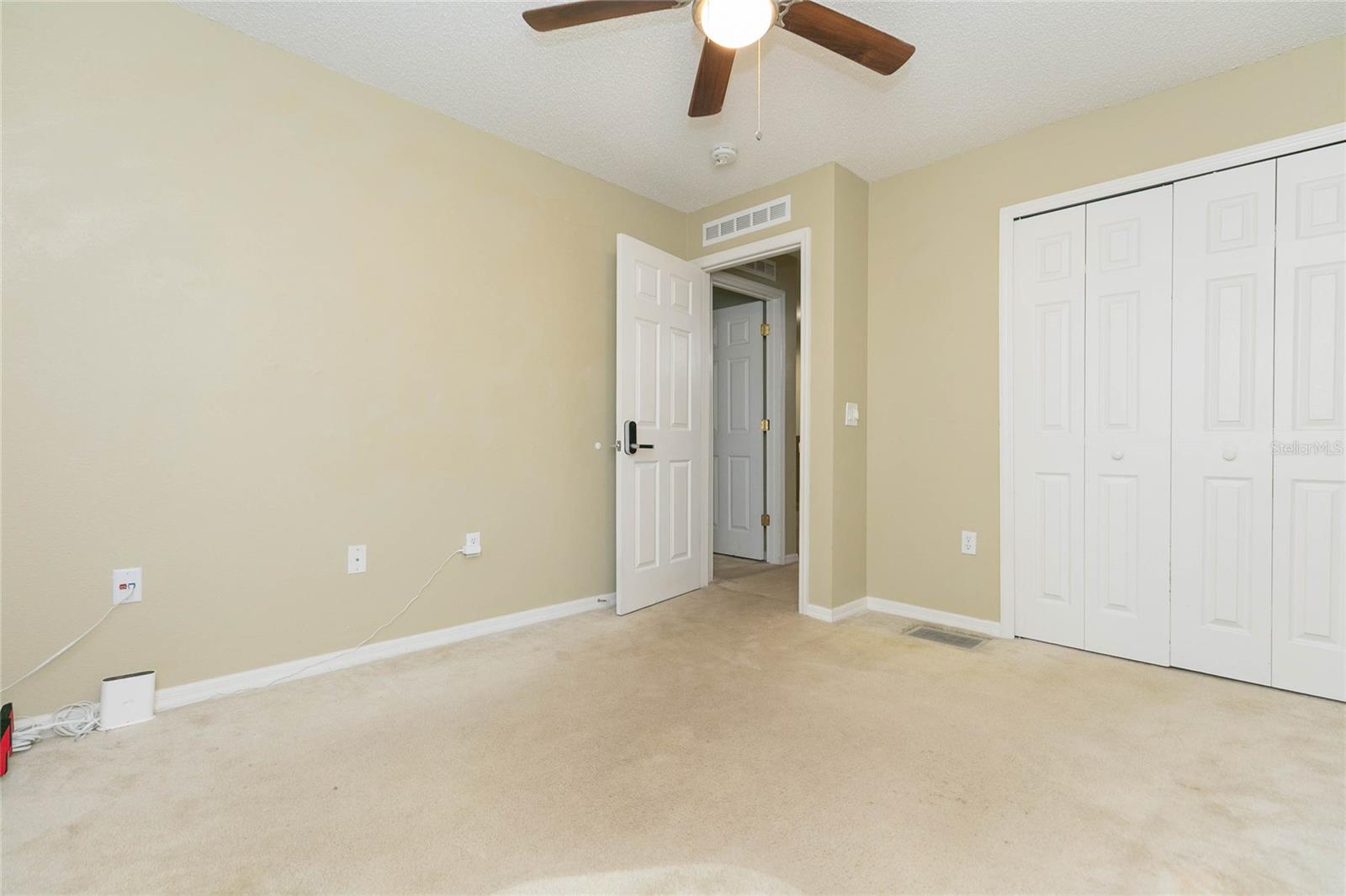 ASHBURN SQUARE TWNHMS - Residential