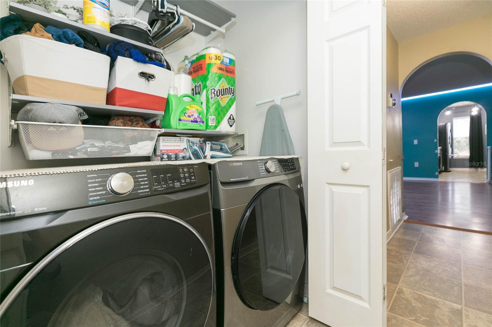 ASHBURN SQUARE TWNHMS - Residential