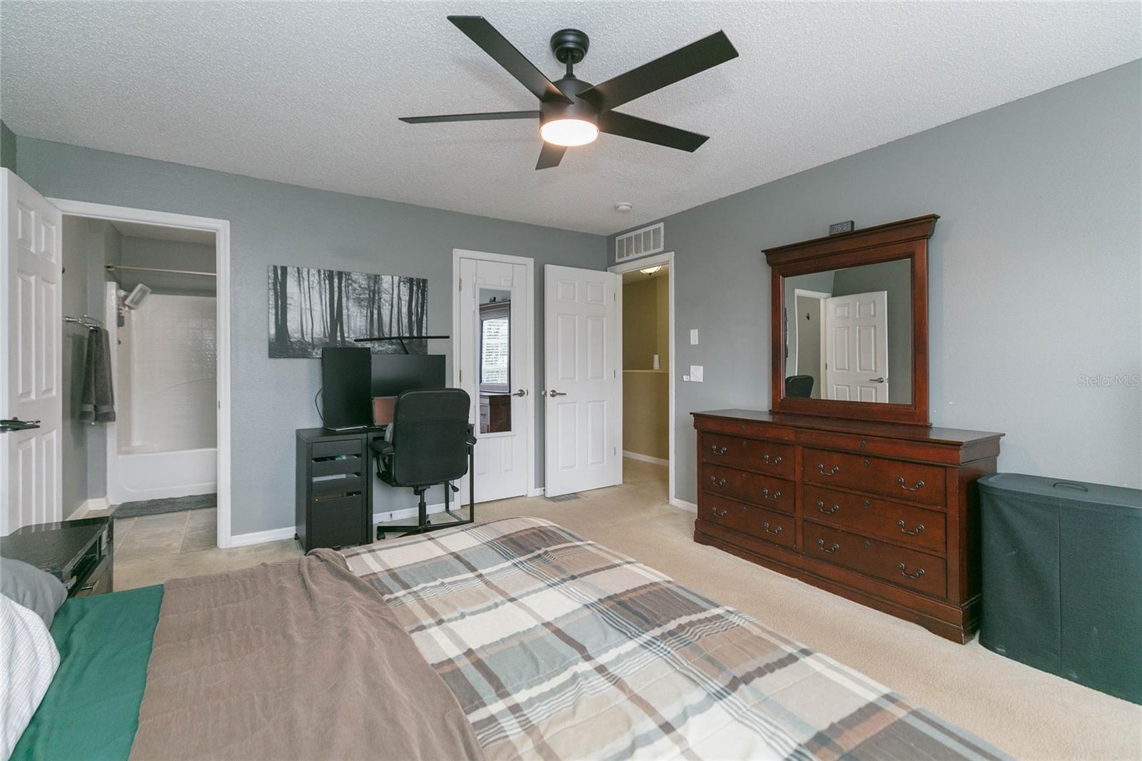 ASHBURN SQUARE TWNHMS - Residential