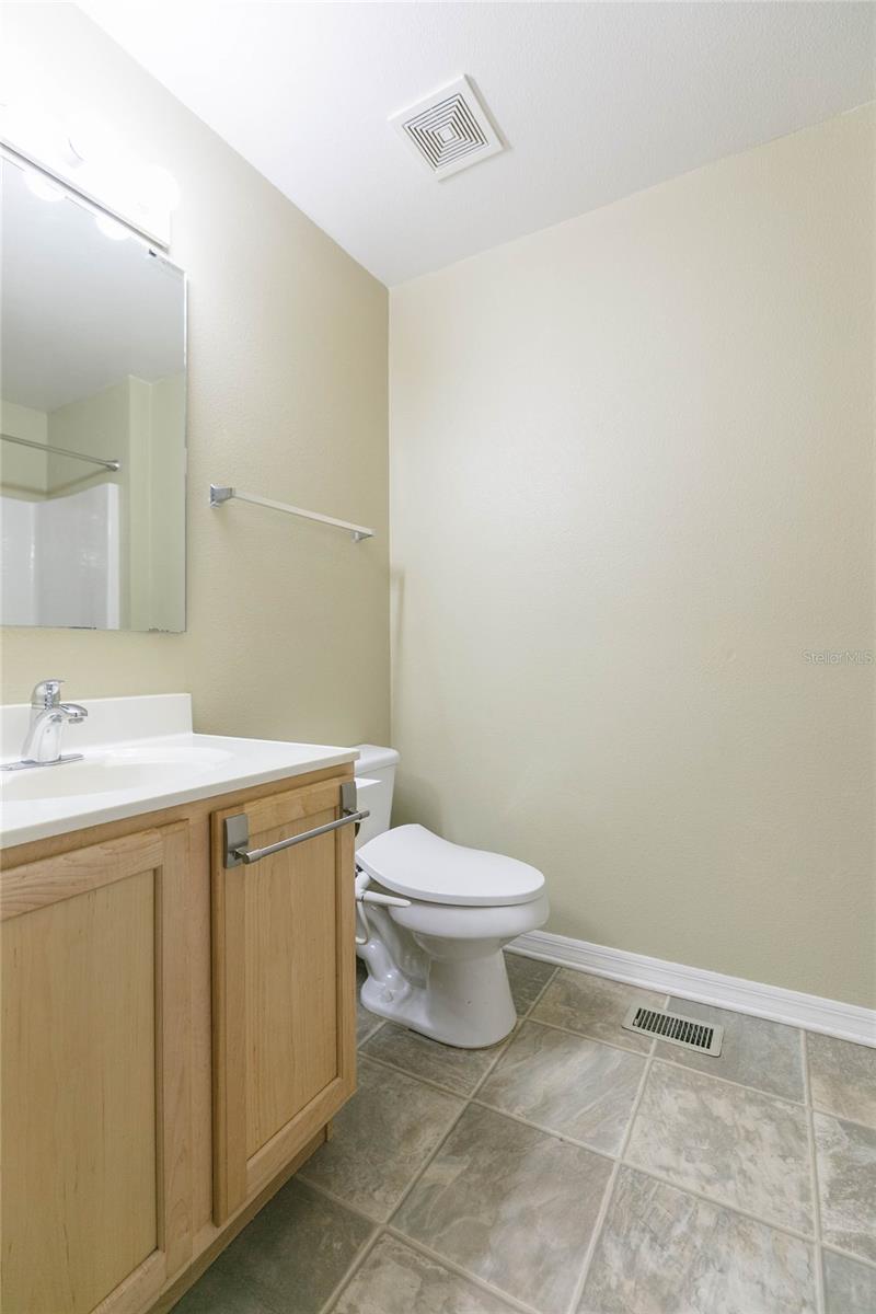 ASHBURN SQUARE TWNHMS - Residential
