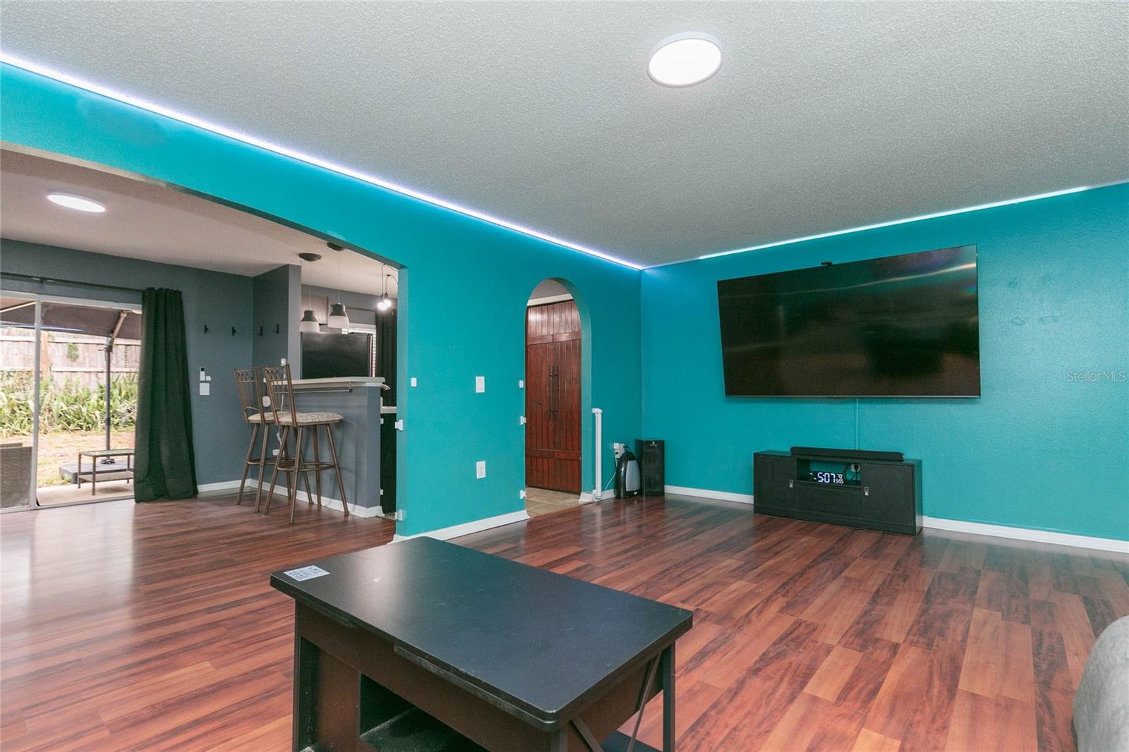 ASHBURN SQUARE TWNHMS - Residential