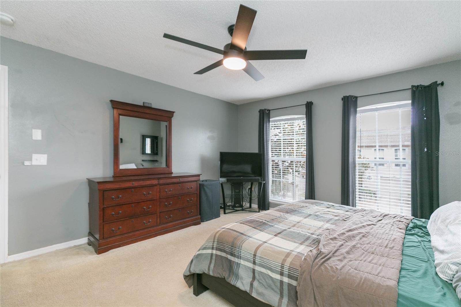 ASHBURN SQUARE TWNHMS - Residential