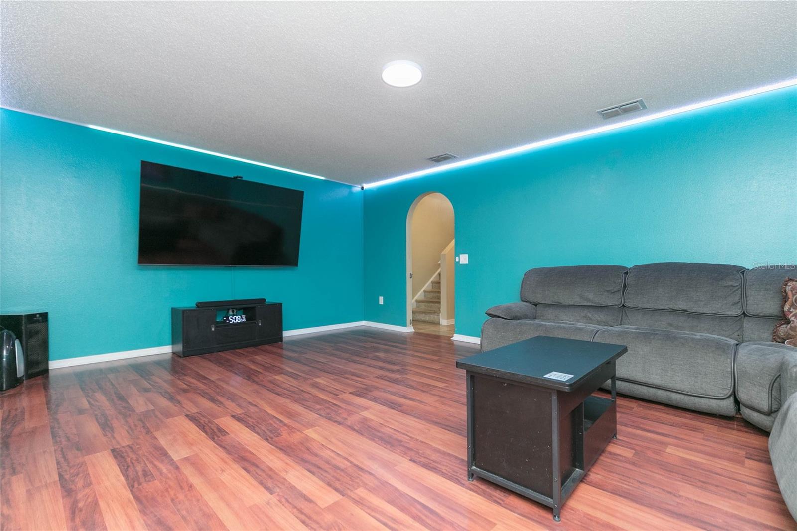 ASHBURN SQUARE TWNHMS - Residential