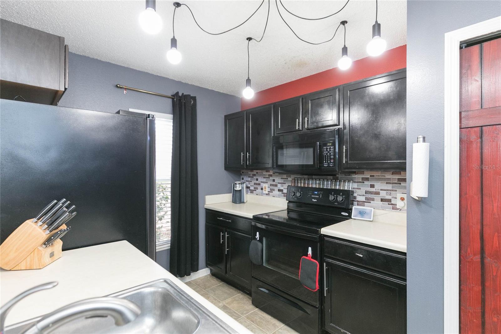ASHBURN SQUARE TWNHMS - Residential
