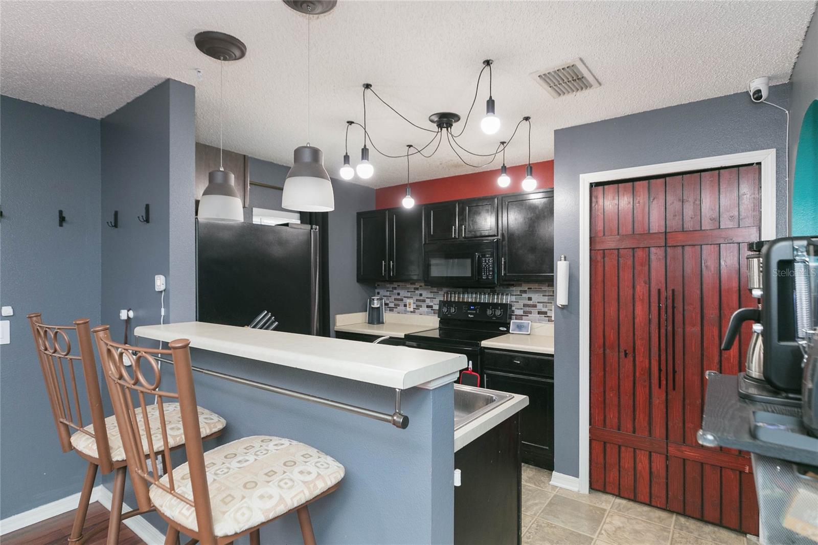 ASHBURN SQUARE TWNHMS - Residential