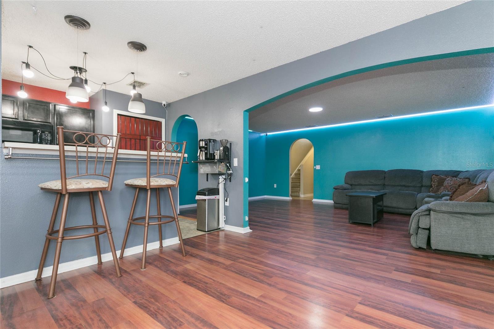 ASHBURN SQUARE TWNHMS - Residential
