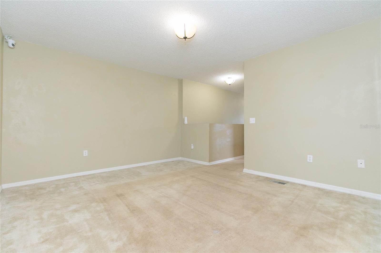 ASHBURN SQUARE TWNHMS - Residential