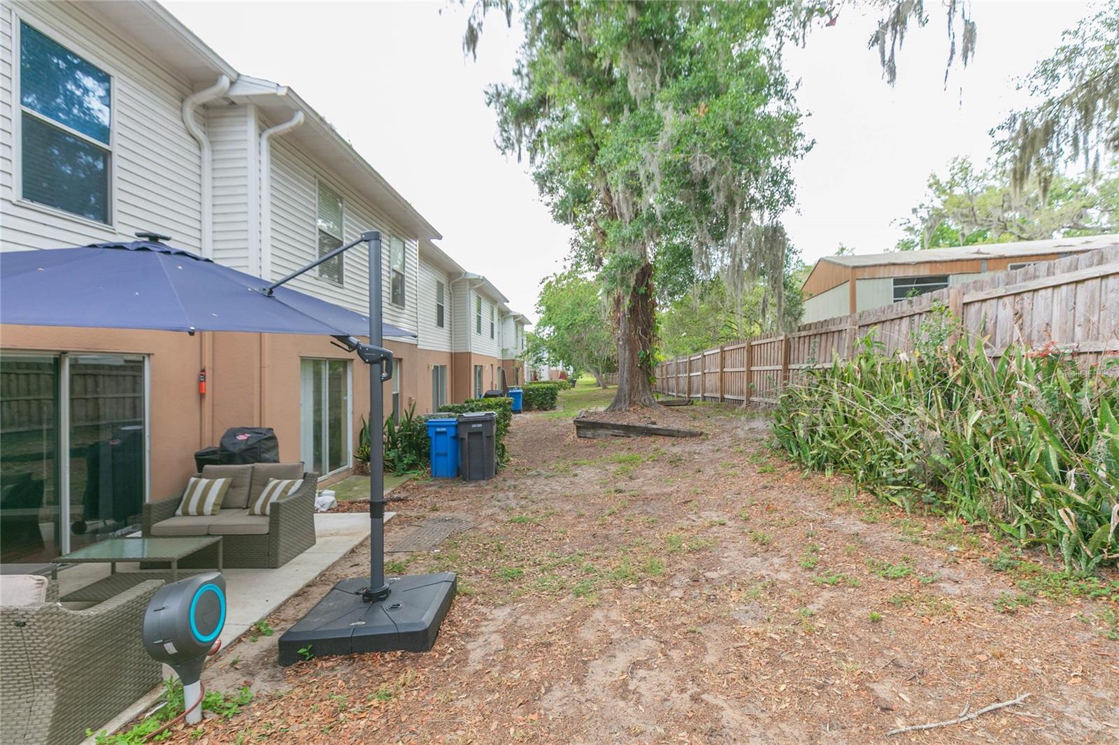 ASHBURN SQUARE TWNHMS - Residential
