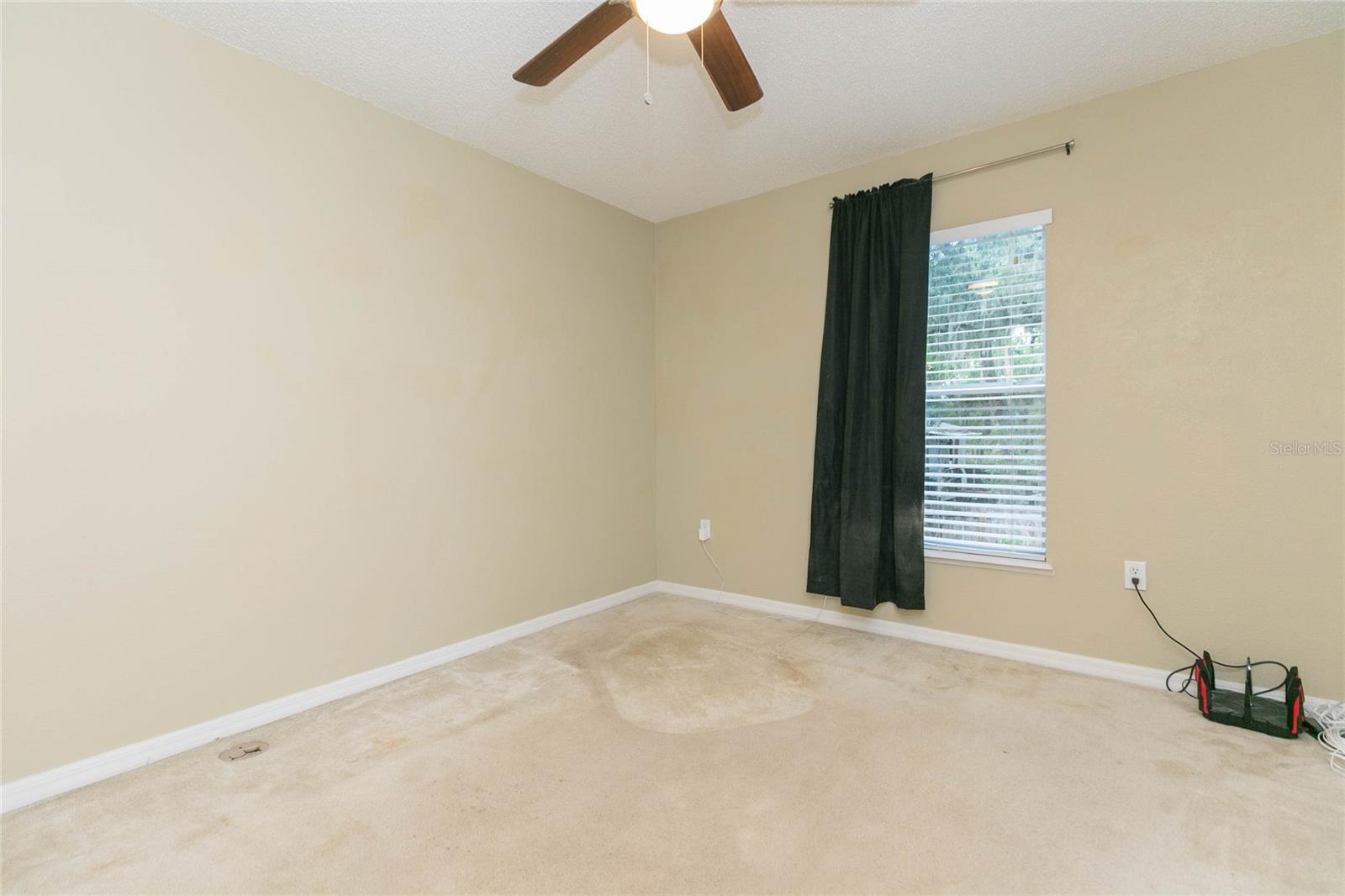 ASHBURN SQUARE TWNHMS - Residential
