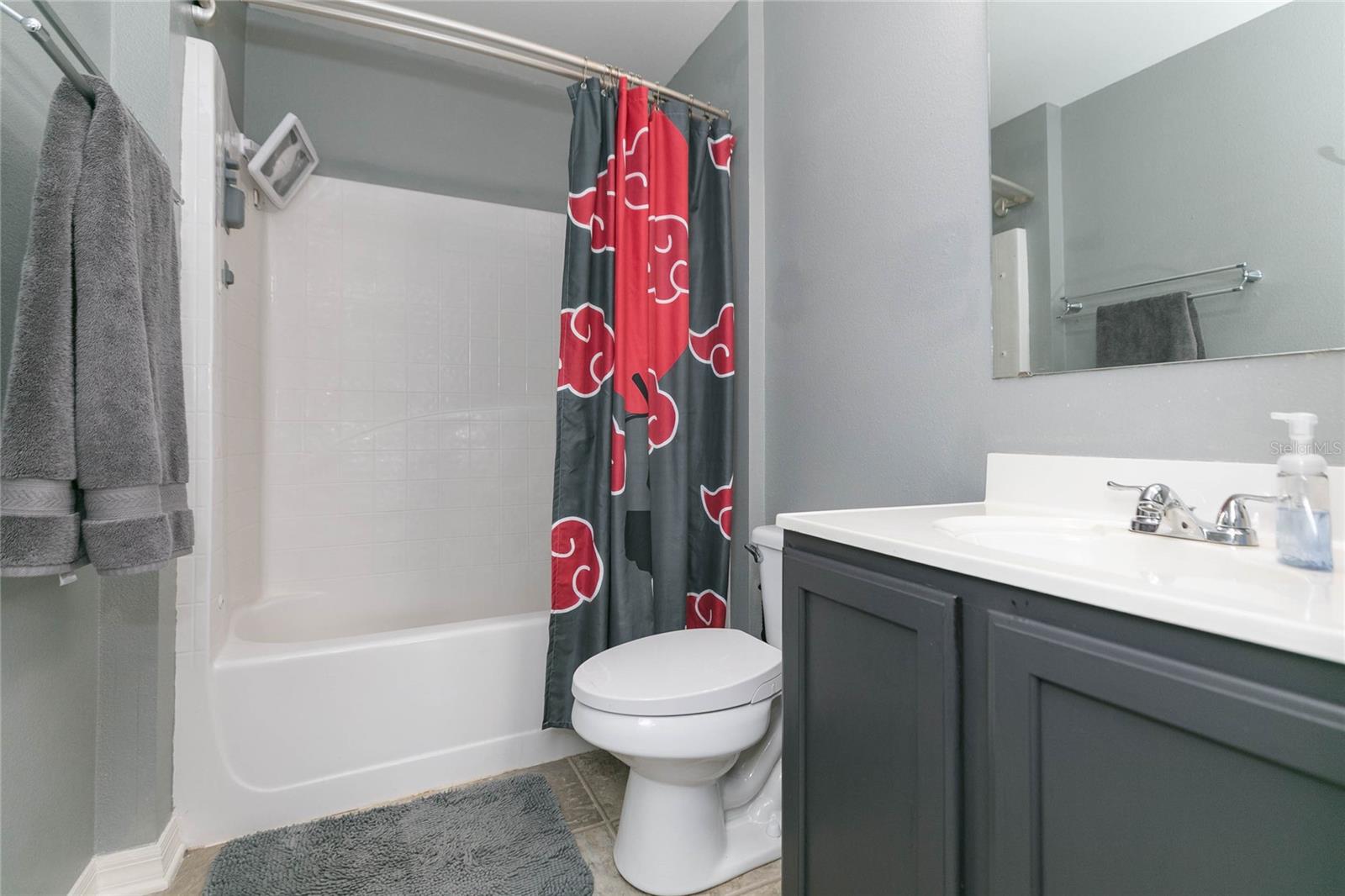 ASHBURN SQUARE TWNHMS - Residential