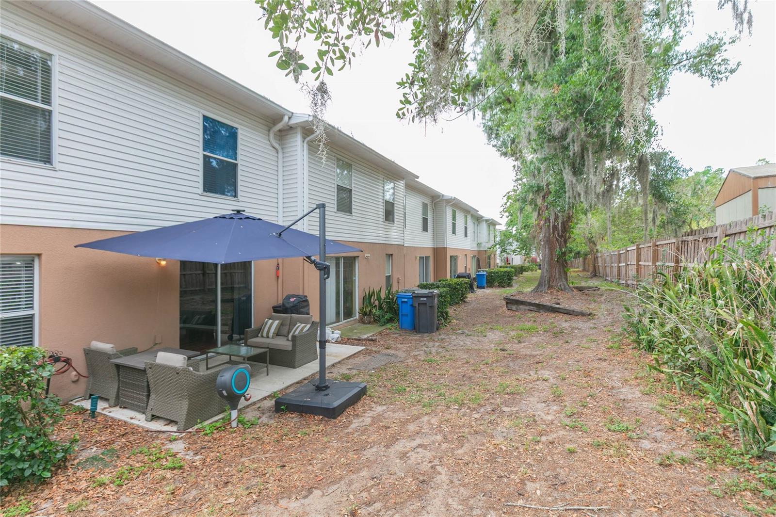 ASHBURN SQUARE TWNHMS - Residential