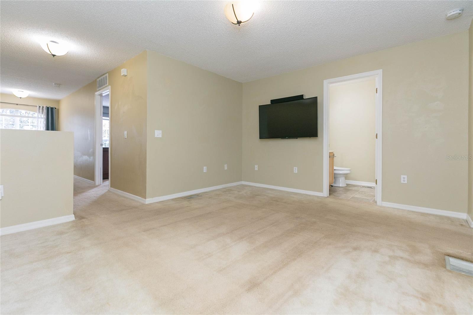 ASHBURN SQUARE TWNHMS - Residential