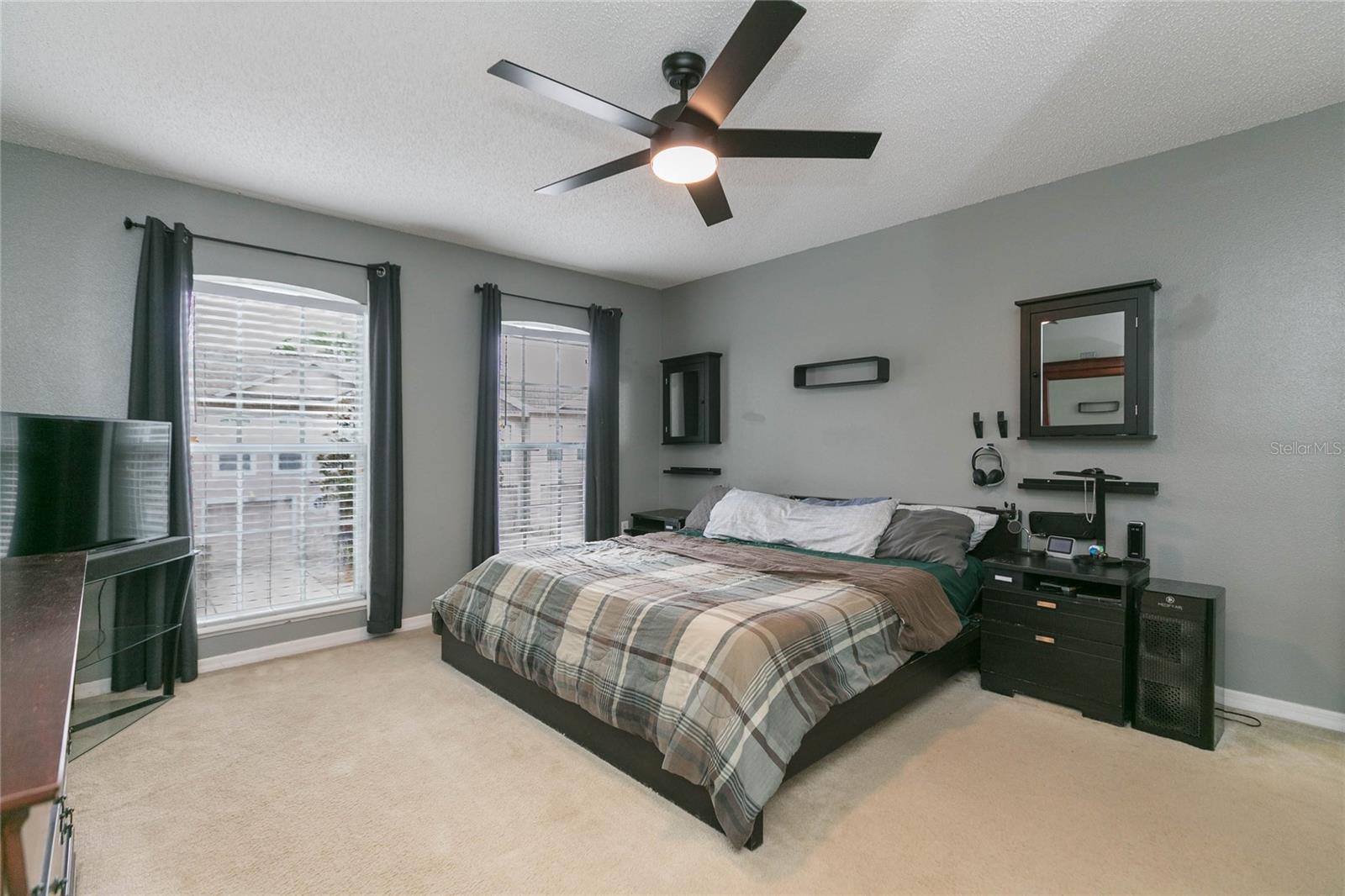 ASHBURN SQUARE TWNHMS - Residential