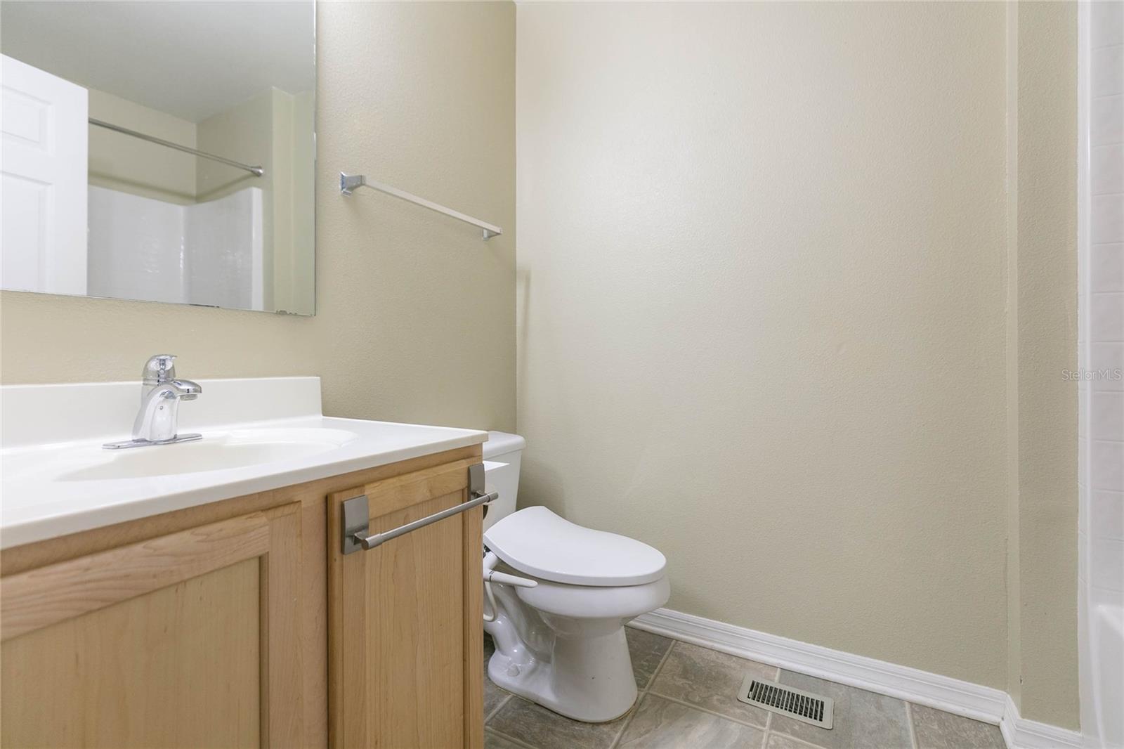 ASHBURN SQUARE TWNHMS - Residential
