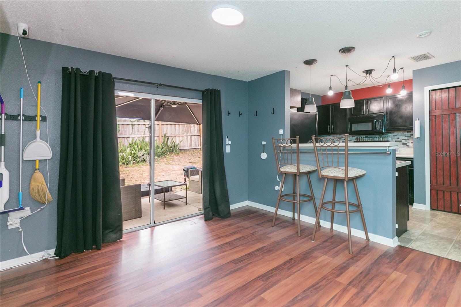 ASHBURN SQUARE TWNHMS - Residential
